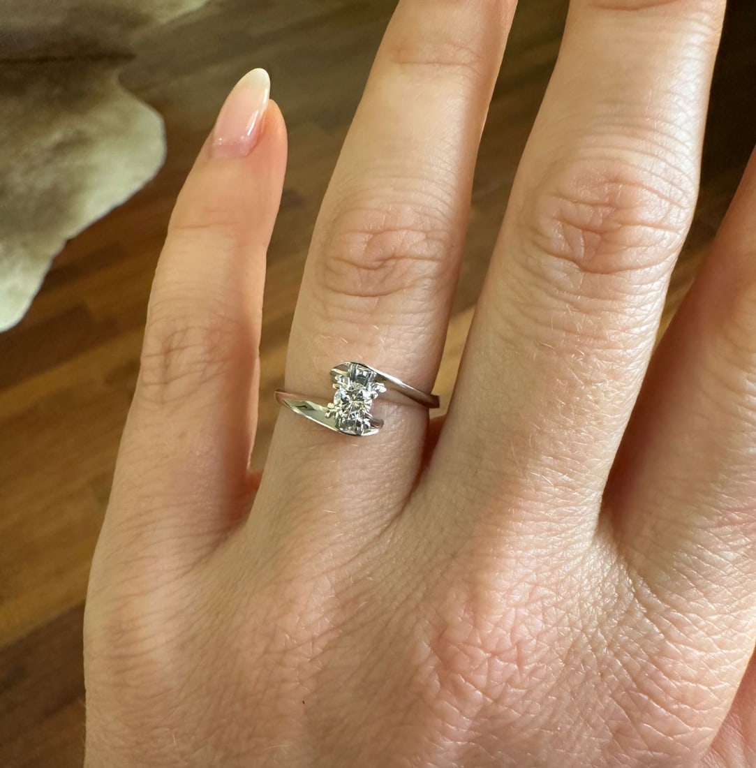 Diamond Solitaire set on 18k Solid Gold 80's Ring - 7
