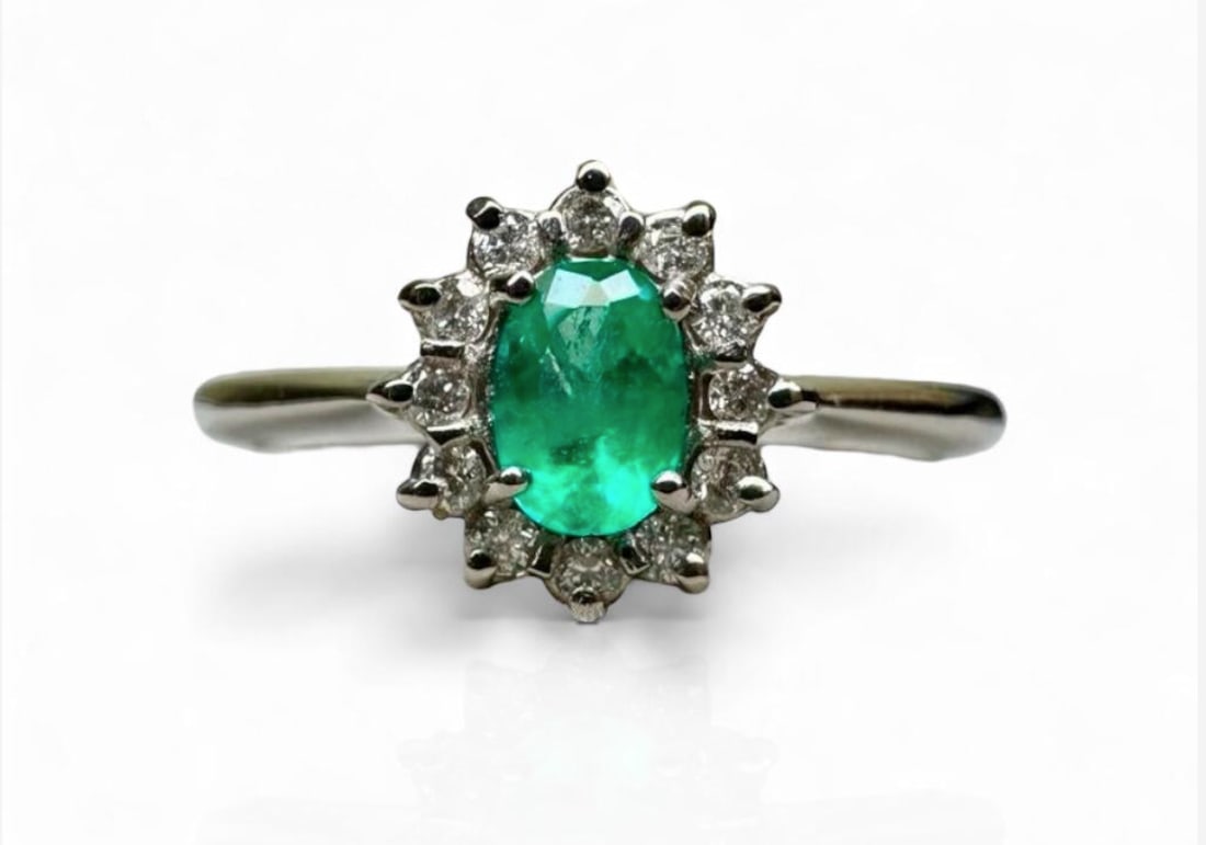 0.20ct Colombian Emerald set in 18k Solid Gold Ring with Diamonds: 0.20ct Colombian Emerald set in 18k Solid Gold Ring with Diamonds Cut: Oval Transparency: Transparent Clarity:Very Clear Color: Green Tone: Medium Green Saturation: Strong Minor oil Origin: Colombia N