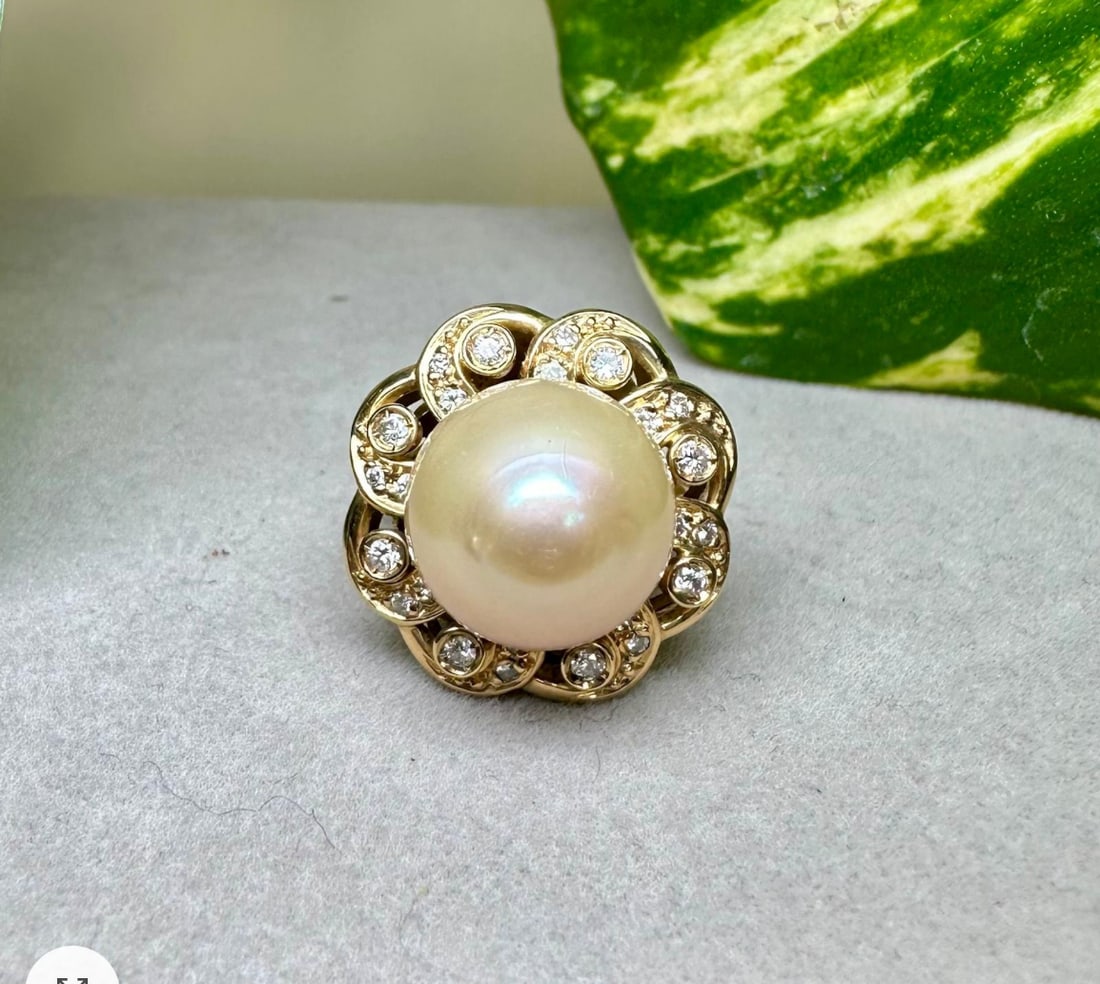 Amazing handcrafted 18k Solid Gold Ring enriched with a baroque Pearl and 0.32ct Natural Diamonds: Amazing handcrafted 18k Solid Gold Ring enriched with a baroque Pearl and 0.32ct Natural Diamonds Weight: 12,3gr Size: US 7+1/4 Pearl: 12,8mm Diamonds: 8 x 0,02ct + 16 x 0,01ct = 0,32ct by formula SKU