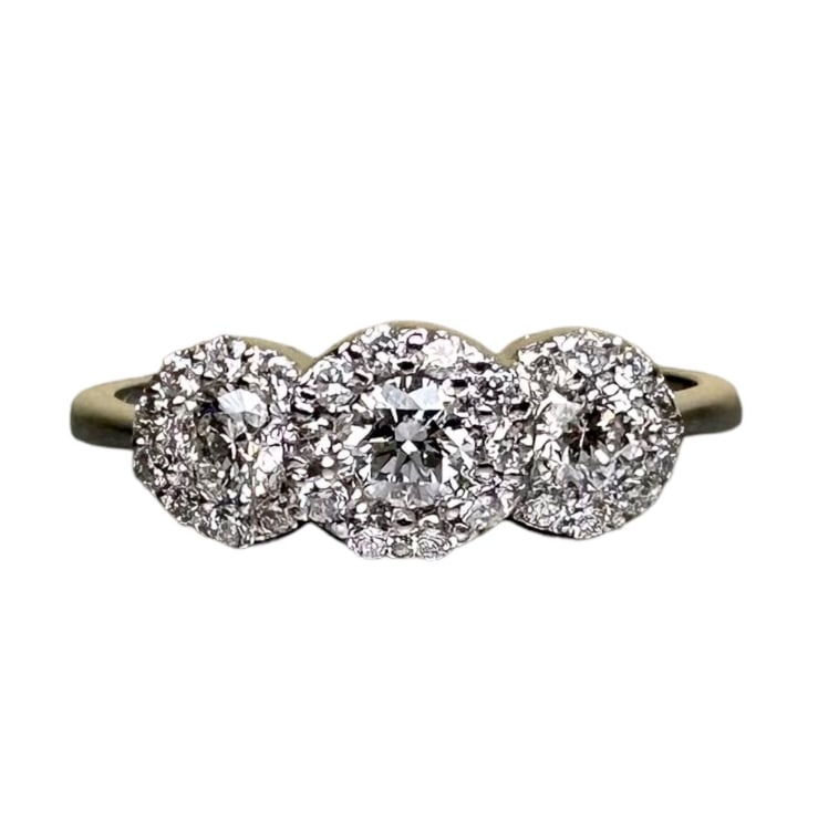 Timeless Superlative 0.85ct Diamond Trilogy set on 18k Solid Gold Ring: Timeless Superlative 0.85ct Diamond Trilogy set on 18k Solid Gold Ring Diamonds : total weight 0.85 ct F/VS size: US 6+3/4 Weight: 2,7gr SKU 63/20 Our company's certification is available for free, up