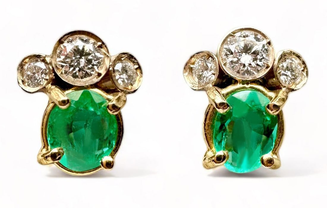 Wonderful and deep Green Genuine 0.82ct Colombian Emerald set on 18k Solid Gold Earrings with (1 of 6)