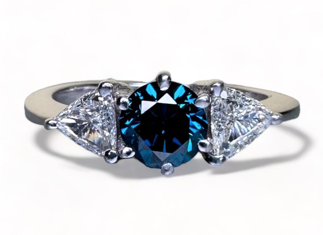 Exquisite 0.65ct Natural Deep Blue Diamond with 0.80ct White Diamond Trillions 18k White solid gold: Exquisite 0.65ct Natural Deep Blue Diamond with 0.80ct White Diamond Trillions set on 18k White solid gold Made in Italy ring Diamond Trillions: 0,80ct H/VS1 Blue Diamond : 0,65ct Clarity VSI Cut: rou
