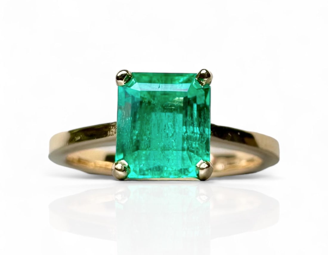 Breathtaking GRS certified 1.50ct Muzo Colombian Emerald set on 18k Solid Gold Ring: Breathtaking GRS certified 1.50ct Muzo Colombian Emerald set on 18k Solid Gold Ring GRS certified Cut: Emerald Transparency: Transparent Clarity: Very High Clarity Color: Green Tone: A