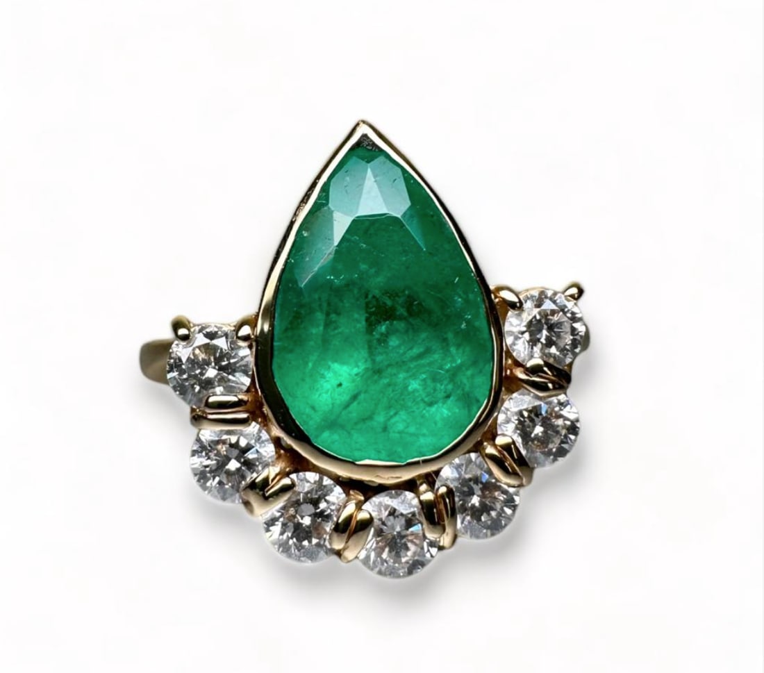 3.60ct Majestic & Unconventional Muzo Colombian Emerald Ring set on 18k Solid Gold with Natural: 3.60ct Majestic & Unconventional Muzo Colombian Emerald Ring set on 18k Solid Gold with Natural Diamonds 3.60ct Emerald GRS certified Cut: Drop/pear Transparency: Transparent Clarity: Very High Clarit