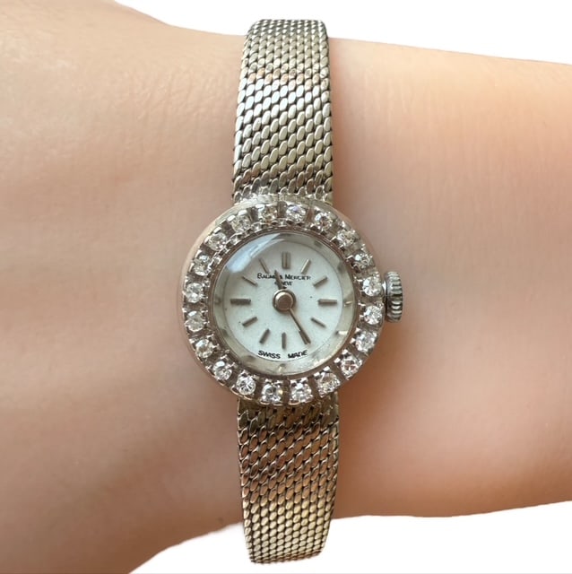 Rare Elegant 60's Baume & Mercier 18k solid Gold and extra white natural Diamonds Ladies' wristwatch: Rare 60' Baume & Mercier 18k solid Gold and extra white natural Diamonds Ladies' wristwatch The watch comes as you can see thru the pictures Case: 25x25mm crown excluded Perfectly working Weight: 29.1