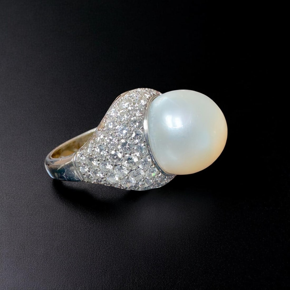 Impressive Ring with 1ct Diamond set on 18K Solid white gold enriched with a stunning Pearl: Impressive Ring with 1ct Diamond set on 18K Solid white gold enriched with a stunning Pearl Pearl size: mm14 2ct Natural diamonds (80pcs) size: US 8,5 SKU: 112 weight: 18.8gr Our company's certificati