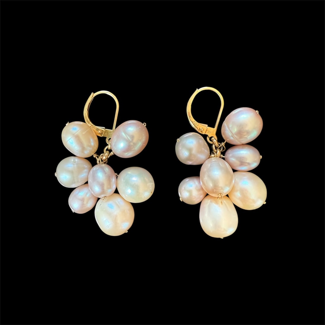Charming 12.9gr 18k solid gold with beautiful Cultured Pearl Earrings: Charming 12.9gr 18k solid gold with beautiful Cultured Pearl Earrings 7 pearl each Made in Italy the smallest = mm 6,6x8,6 the biggest = mm 10,3x9,0 WEIGHT: 12.9gr SKU: 50/20O