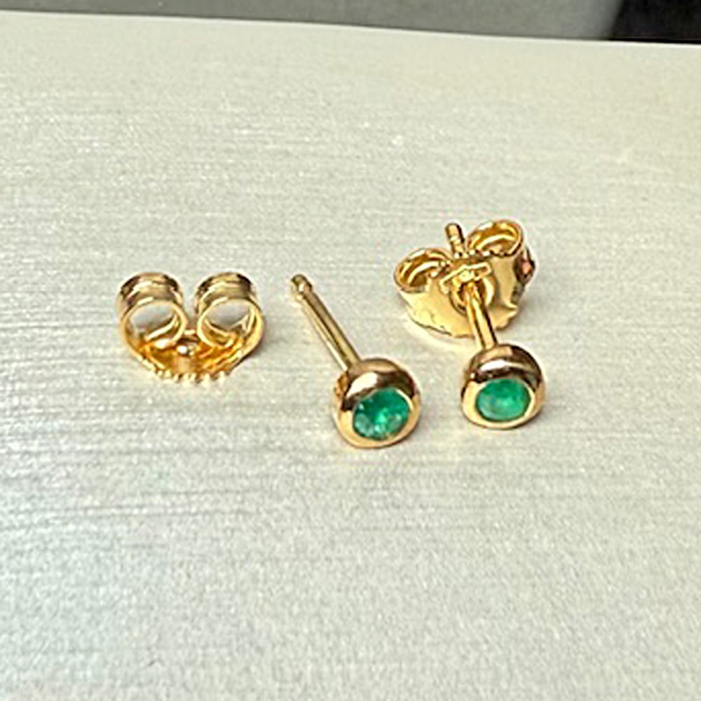 Elegant 0.20ct Genuine Muzo Colombian Emeralds small stud earrings set on 18K solid gold (1 of 5)