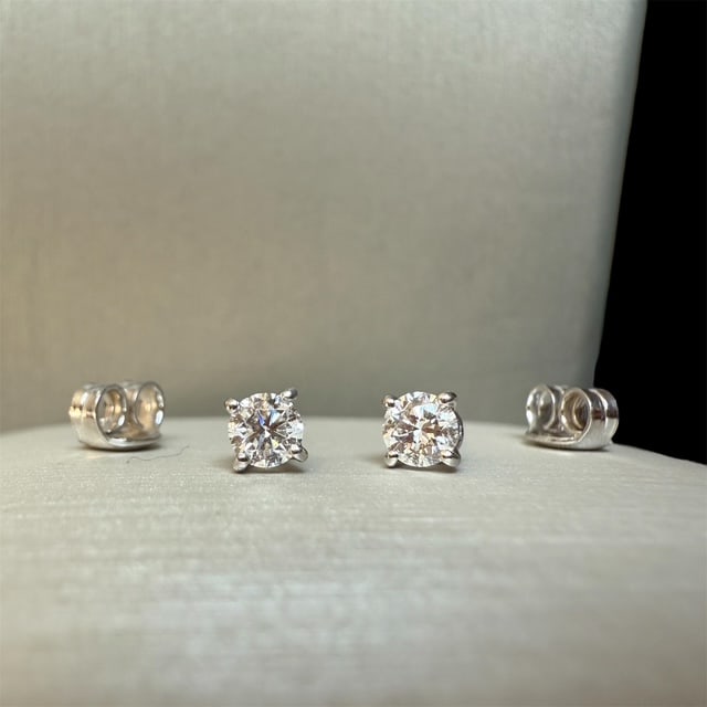 Classic and always Cool 0.40ct Naturall Diamond stud Earrings on 18K Solid W gold: Classic and always Cool 0.40ct Naturall Diamond stud Earrings on 18K Solid W gold weight: 1.2gr SKU: 0.40D F/VVS Our company's certification is available for free, upon request If you wish to receive 