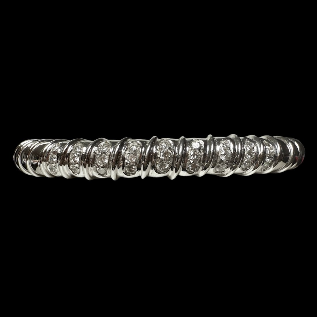 This is a Super High end Jewelry 43gr Bangle set on 18k solid gold enriched with 27 Natural Diamond: This is a Super High end Jewelry 43gr Bangle set on 18k solid gold enriched with 27 Natural Diamonds Size: 60mm internal diameter Stretchy Made in Italy weight: 43.1gr SKU: 13 Our company's certificat