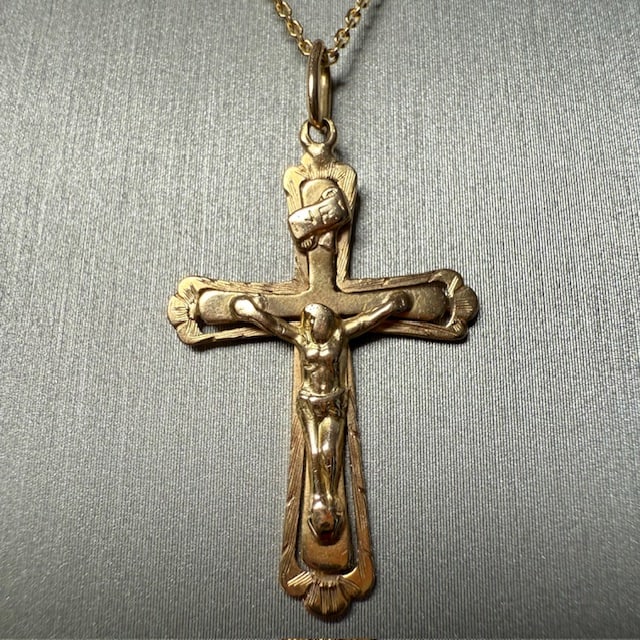 9/18k solid gold Necklace with Cross Pendant: Nice solid gold Necklace with Cross Pendant Total weight: 2.5gr 18k solid gold Cross Pendant 1,4gr 9k solid gold Necklace: 1.1gr SKU: 136 Our Company?s certification is always available upon request I