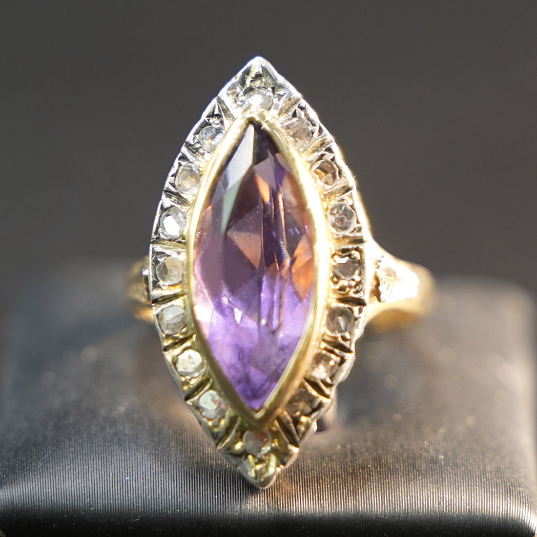 18K Yellow Gold & 925 Silver Ring with 5.00ct Amethyst and 0.35ct Old Cut Diamonds, 9.50gr: 18K Yellow Gold & 925 Silver Ring with a 5.00ct Amethyst and 0.35ct Old Cut Diamonds, 9.50gr