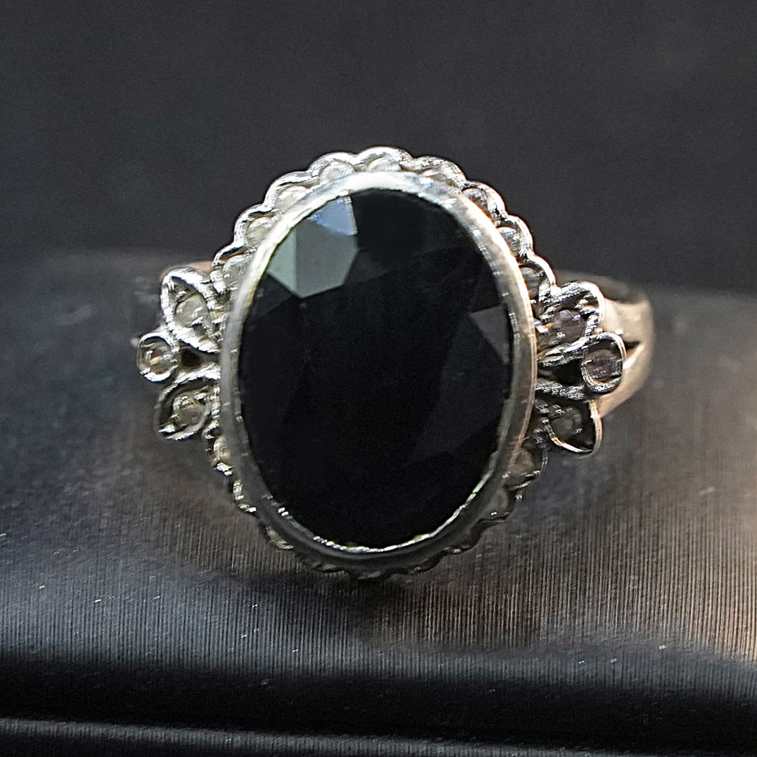 18K White Gold Ring with Large Deep Blue Quartz Surrounded by Sparkling Zircons, 6.77gr: Elegant 18K white gold ring featuring a striking deep blue oval centerpiece stone encircled by shimmering zircons, offering a sophisticated and radiant design for special occasions. Weight: 6.77 gr Ri