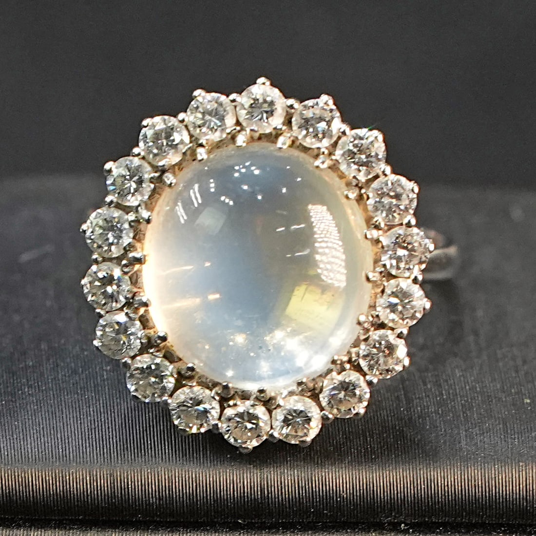Charming 18K White Gold Ring with Luminous Moonstone Cabochon and 1.08ct Diamond Halo, 5.67gr: Charming 18K White Gold Ring with Luminous Moonstone Cabochon and 1.08ct Diamond Halo, 5.67gr