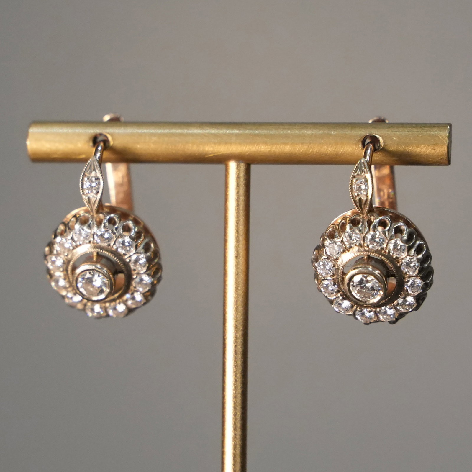 Belle Epoque inspired 14K White Golden Leverback Earrings with 1.68ct Diamonds, 9.94 gr: Vintage-inspired leverback earrings crafted in solid 14K white gold, recalling the refined elegance of the Belle epoque era. The rosette design is built on concentric circular forms that enhance light