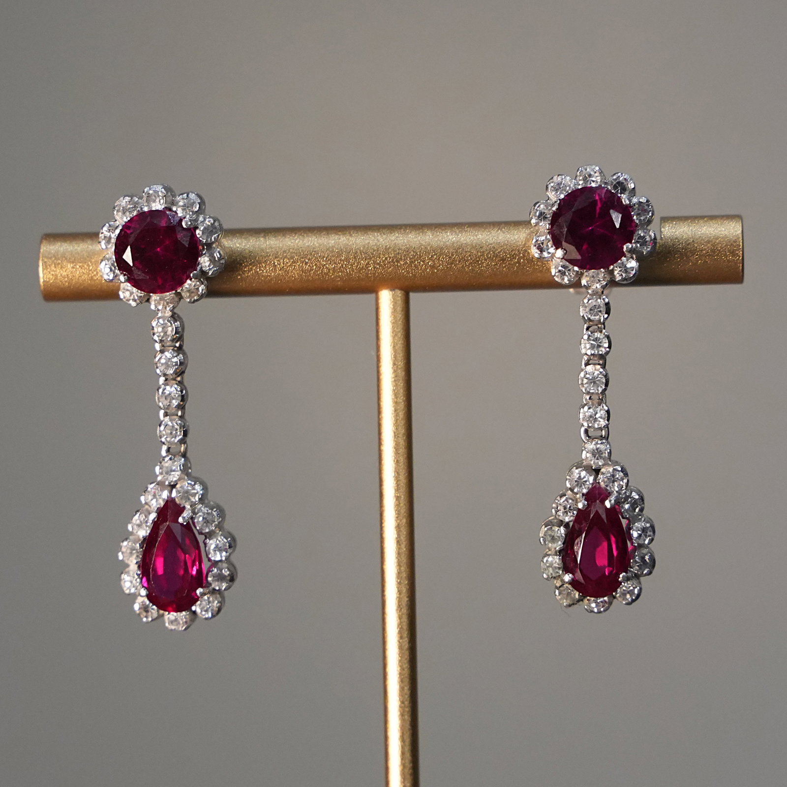 Sophisticated 18K White Gold Drop Earrings with Red and White Zirconia, Screw-Back Post, 9.52 gr: Sophisticated drop earrings crafted in solid 18K white gold, designed with a secure screw-back post closure. The composition blends vivid red zirconia with bright white accents in an articulated drop 