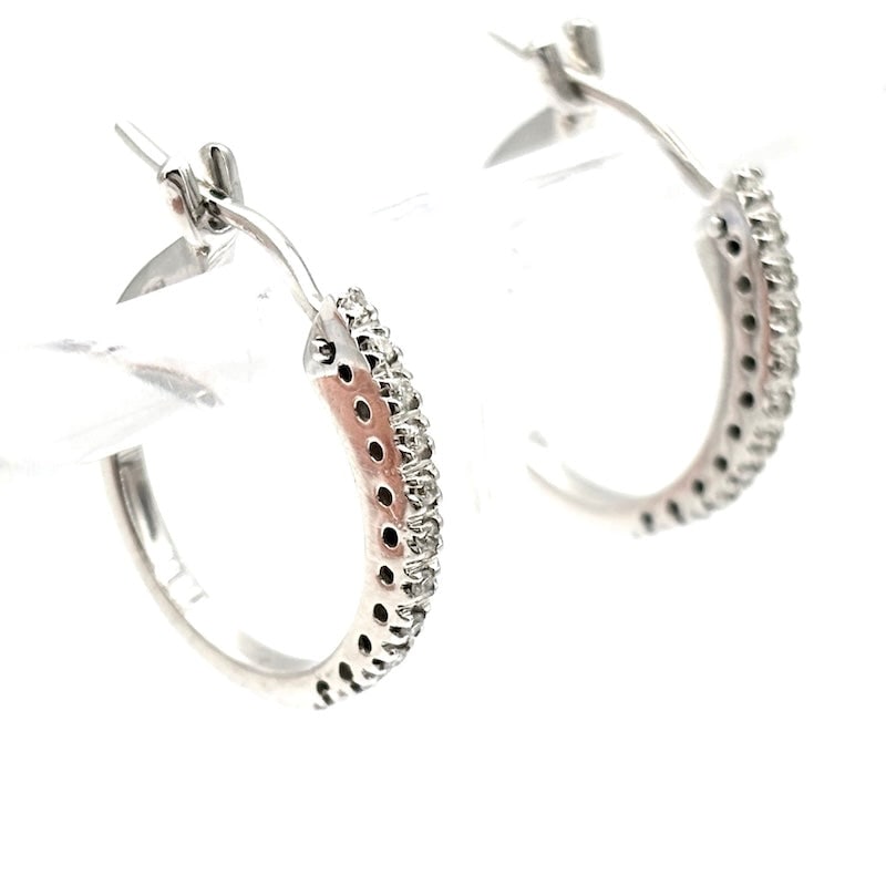 Brilliant rings earrings and gold - 0.30-0.35 ct - and gold; 4.98 gr.: Exquisite and precious occasional white gold and diamond hoop earrings. Interlocking pin. A passe partout of universal jewelry, most comfortable and must-have! Our company's certification is available