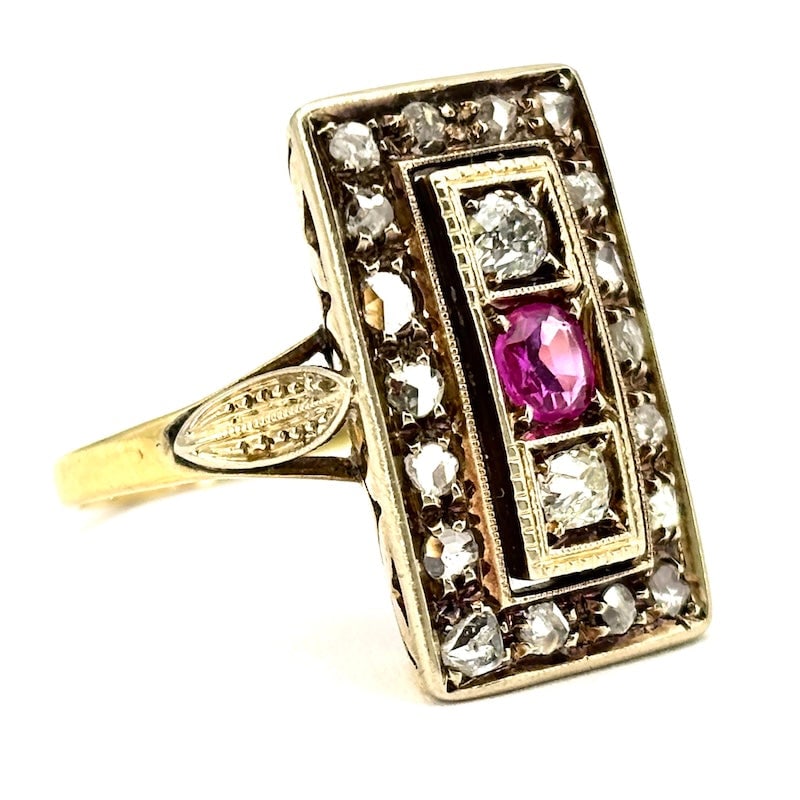 Vintage rectangular diamond and ruby patch ring; 5.07 gr. - 2