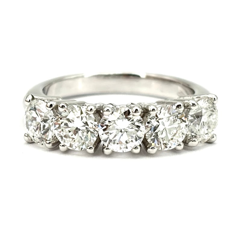 Riviera ring 5 brilliants and white gold - 2.10 ct; 5.64 gr OCCASIION!!!: A fabulous occasion riviera, universal white ring, immortal and eternal! 18 kt white gold riviera ring with 5 enchanting brilliants for an impressive 2.10 ct. An incredible dream ring truly priced to