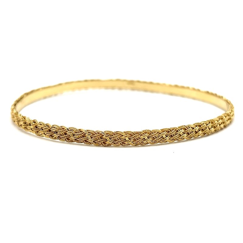 Gold rigid hoop bangle bracelet, braid worked, vintage - 7.8 gr.: Timeless taste for this adorable vintage, rigid hoop bangle bracelet in 18 kt yellow gold worked with braid. Also beautiful when worn with other bangles the same as this one or with different rigids. 