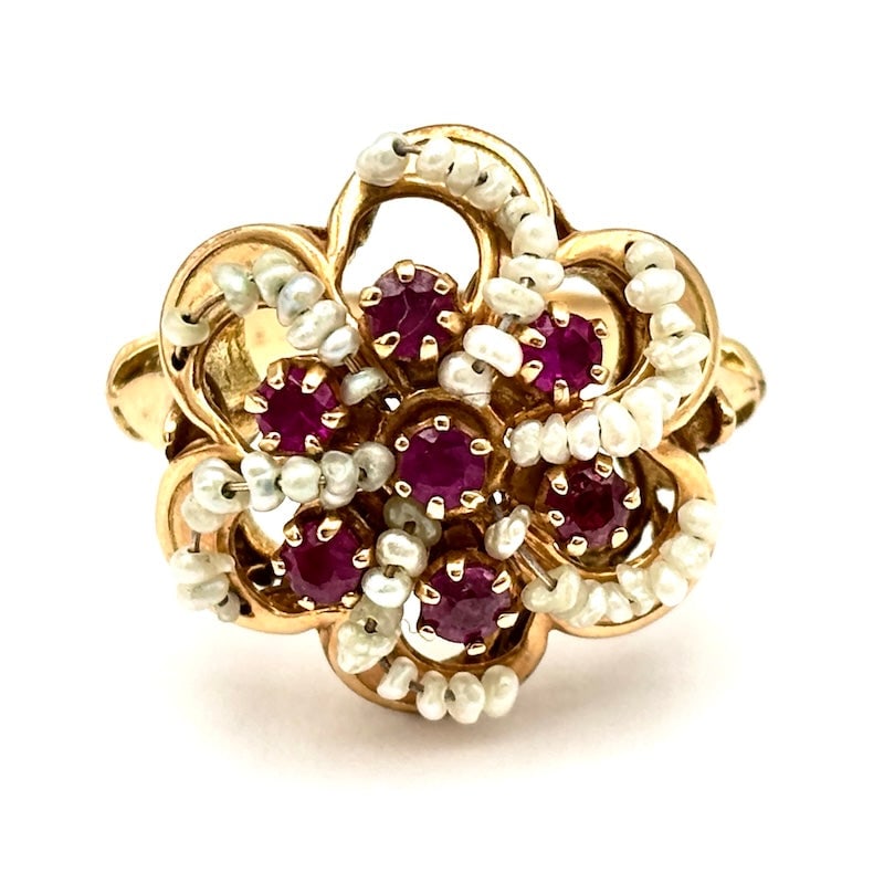 Vintage ring, microbead flower, rubies and rose gold; 4.5 gr.: With a magical and evocative aura, this vintage flower ring mounts microbeads and rubies on admirable finely crafted mounts. Our company's certification is available for free, upon request. If you wis