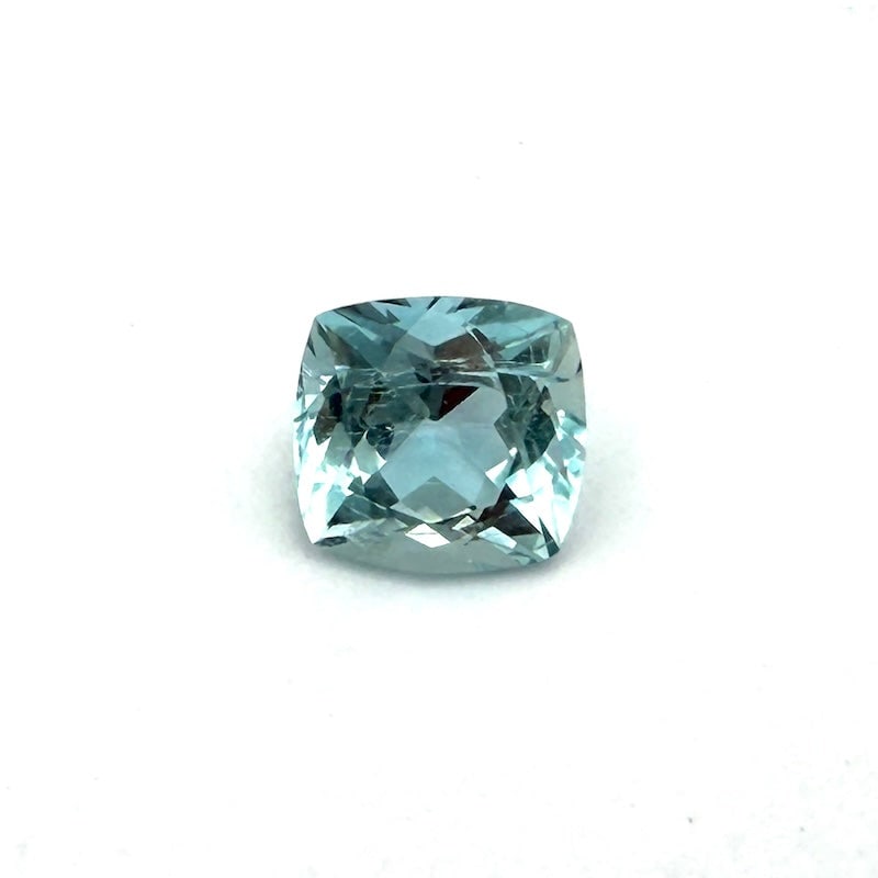 Aquamarine, loose stone, cushion cut - 2.90 ct.: This striking loose aquamarine gemstone features a cushion faceted shape with a vivid icy-blue tone and refined brilliance, perfect for a custom jewelry creation. Measurements: 0.85 cm x 0.85 cm x 0.6