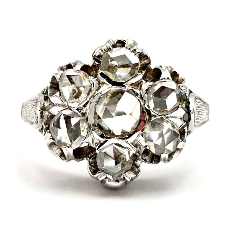 Vintage maxi flower diamond and gold patch ring; 7.3 gr.: With a magical and evocative aura, vintage round flower maxi patch ring in 18 kt gold with rose-cut diamonds corone. A unique, poetic and vintage piece of jewelry, offered at a super price! Our compan