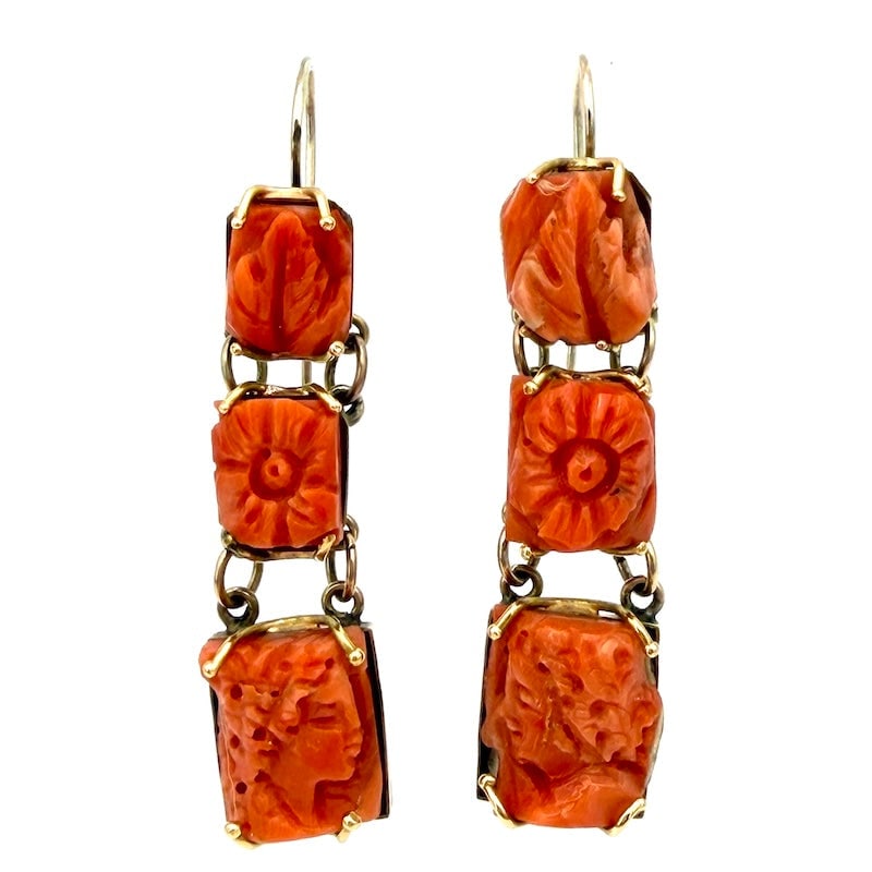 Artistic cameo coral and gold earrings - 5.9 cm; 15.17 g: Artistic, unique and romantic coral pendant earrings arranged in a sculptural chain-scaled composition. A passionate touch of color and unmistakable vintage style! No polishing, authentic signs of tim