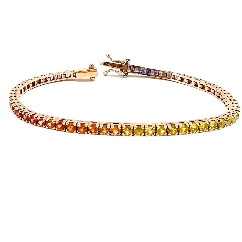 Multicolor sapphires and rose gold tennis bracelet - 5.69 ct; 11.55 gr.: Kaleidoscopic and colorful tennis bracelet with no less than 5.69 ct of multicolored sapphires in degrade on 18 kt rose gold setting. Double figure-of-eight safety clasp. A rainbow, unique and special