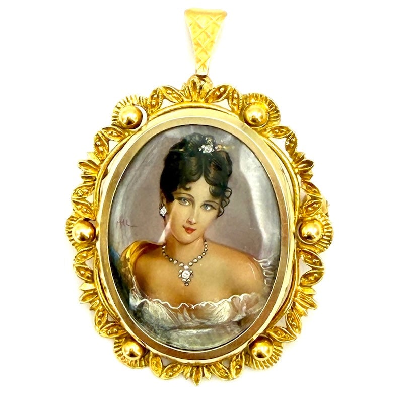 Vintage pendant/brooch, with hand-painted miniature checkers, gold; 12.06 gr.: Stunning, ineffable and magical unique vintage piece! 1960s-70s pendant/brooch, with portentous hand-painted miniature face of young lady. Charm, artistry and detail, framed by a sublime 18 kt yellow 
