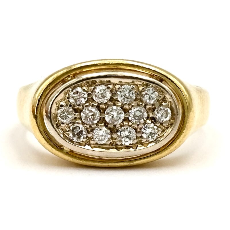 Unisex chevalier ring brilliants patch and yellow gold; 6.17 gr.: Simple, fabulous and highly sought-after bridge chevalier ring with oval diamond patch in 18 kt yellow gold. Unisex jewelry, also suitable as a men's pinky ring. Our company's certification is availab
