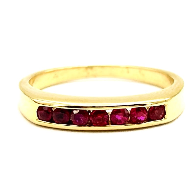 Yellow gold riviera/faith ring with square rubies; 4.03 gr.: Essential and intense unisex yellow gold wedding ring/riviera with track-set rubies! A simple, yet brightly lit ring! Our company's certification is available for free, upon request. If you wish to re