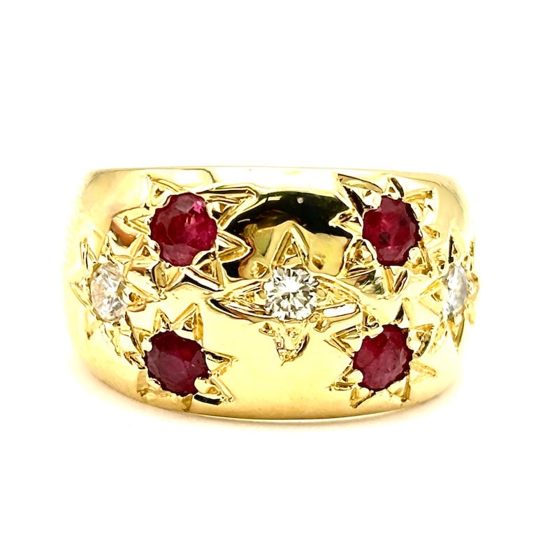 Vintage rubies and diamonds band ring on star bezels, yellow gold; 12.72 gr.: Important vintage maxi band ring in solid 18 kt yellow gold, with rubies and diamonds on star bezels. Imposing, yet linear and most precious! Our company's certification is available for free, upon re