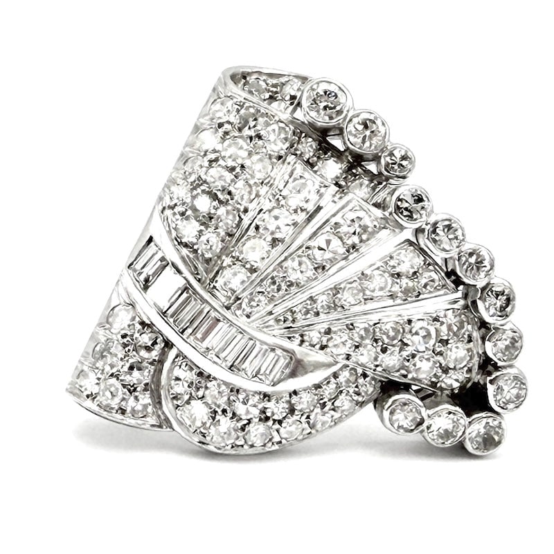 Vintage brooch 1930s-40s, platinum, gold and diamond drape; 12.51 gr.: Masterful 1930s-1940s vintage brooch, draped with brilliants, exquisitely crafted in platinum and 18 kt gold. A most precious, sparkling and romantic vintage jewelry accessory of unparalleled beauty! 