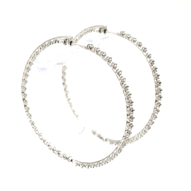 White gold ring earrings with cubic zirconia riviere; 7.18 gr.: Beautiful, universal and must-have white gold hoop earrings with zircon rivierae on both the front and back for a guaranteed light effect! A light, scenic, fashionable and must-have white jewelry! Int