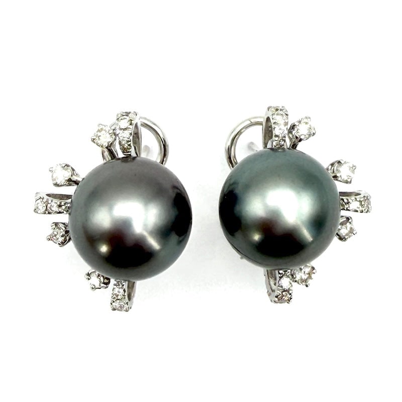 Tahitian pearl lobe earrings -12.5-13 mm, gold and brilliant fans: Fascinating, impressive and precious lobe earrings, with maxi grey Tahitian pearls mounted on 18 kt white gold with side diamond fans and stud and clips as back. The timeless charisma of pearl lobe ea