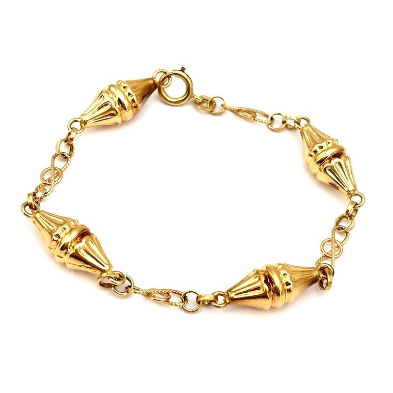 Vintage chain and lantern bracelet, yellow gold; 10.61 gr - 18.5 cm: An unobtainable vintage chain alternating lantern-like bracelet all in 18 kt yellow gold. A truly unusual and fascinating old money total gold bracelet! Our company's certification is available for fr