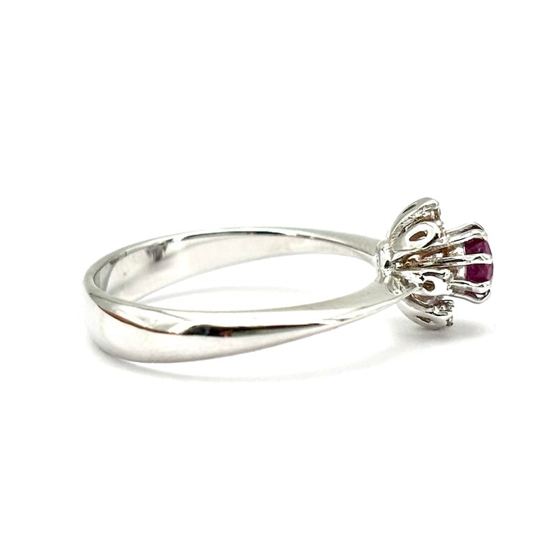 Circular ruby and diamond flower ring ; 3.68 gr. - 4