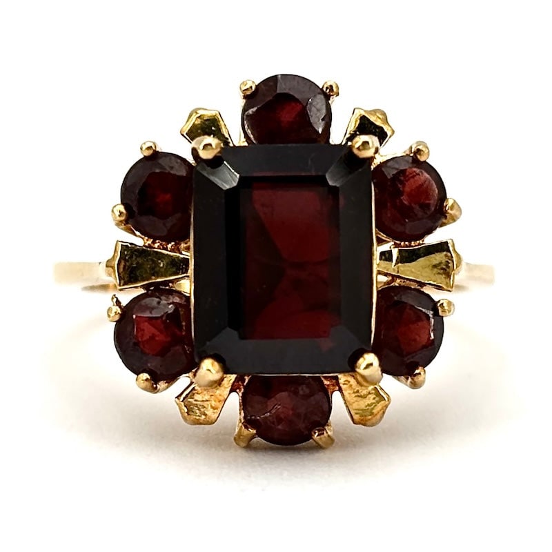 Vintage garnet and gold ring; 4.72 gr.: A gem of vintage 18kt yellow gold flower ring with rectangular garnet centerpiece and garnet and gold frame! An old school delicacy made jewel! Our company's certification is available for free, upon 