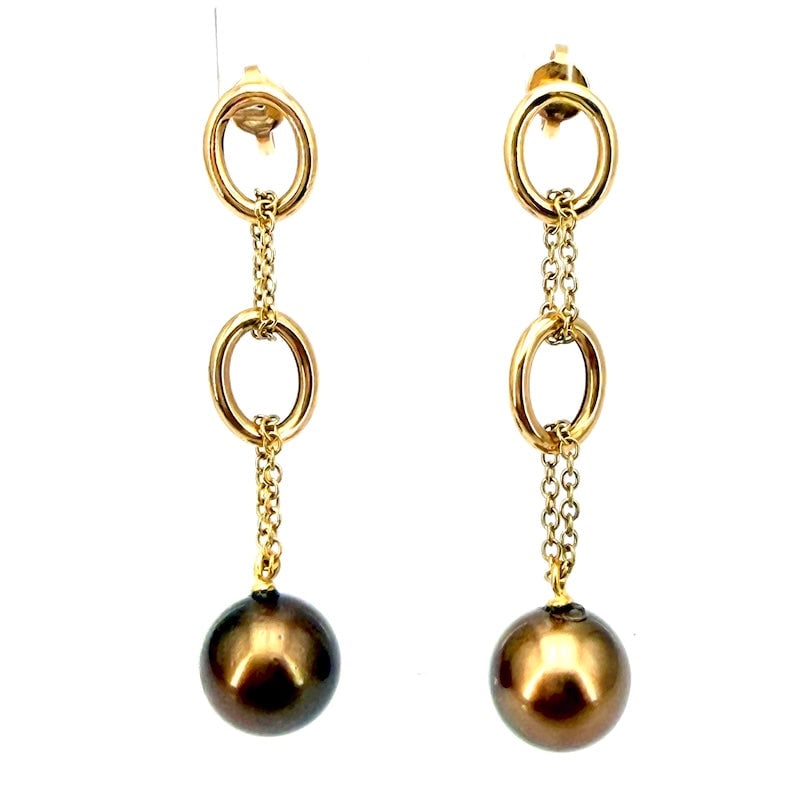 Australian chocolate pearl earrings, rose gold, pendants; 5.76 gr.: Charismatic, unusual and precious dangle earrings, with Australian chocolate pearls mounted on 18 kt rose gold with pin and butterfly as back. The timeless femininity of pearl earrings in warm and unu