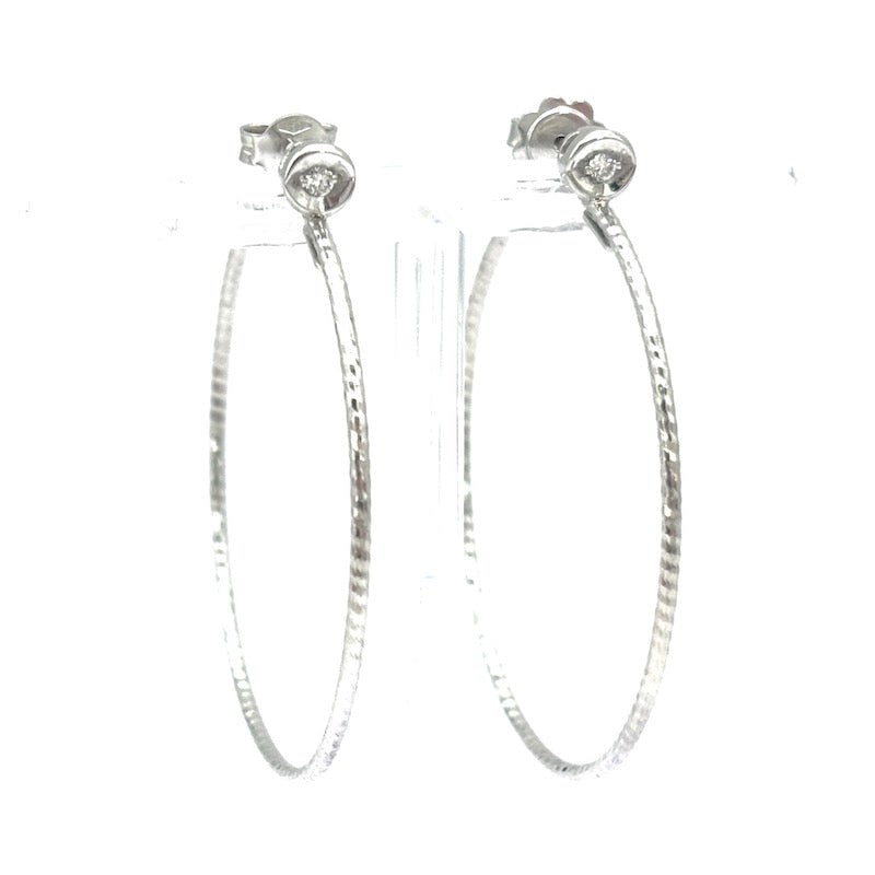 White gold ring earrings with brilliant light spots - 0.06-0.08 ct; 4.6 cm - 4.93 g: Fabulous, immortal and ever-present white gold, diamond-effect worked hoop earrings with brilliancy dots at the lobe. Back with stud and butterfly. A light, scenic, fashionable and must-have white jew