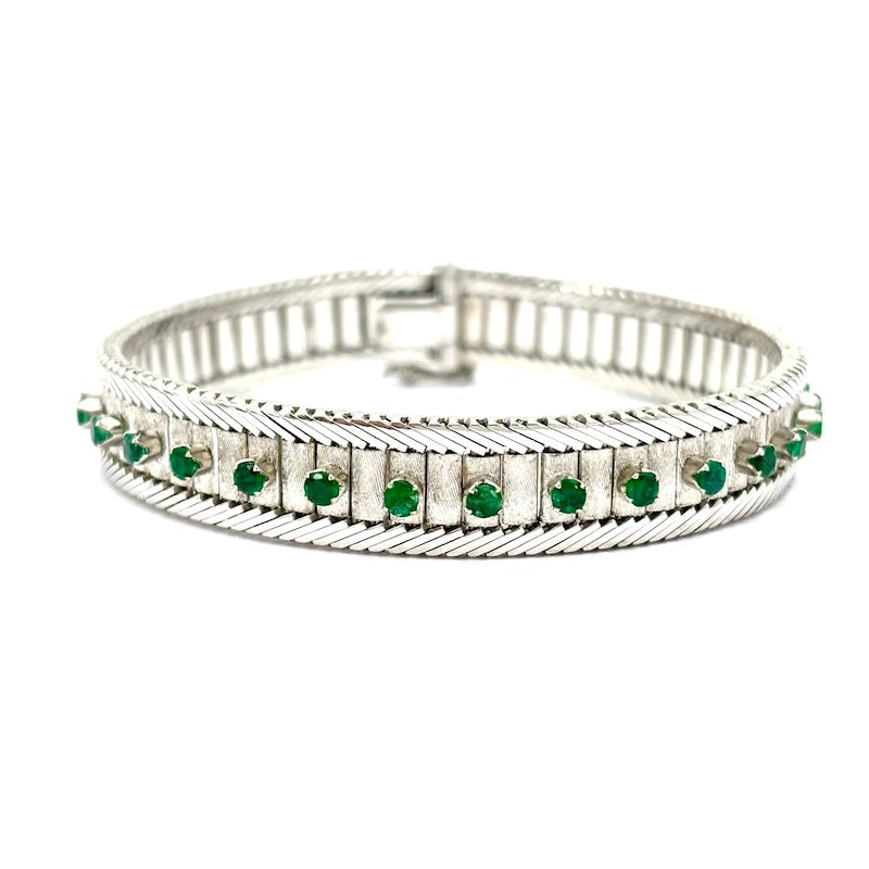 Semi-rigid bracelet, white gold and full-round emerald riviera; 40.26 gr.: Stunning one-of-a-kind piece of vintage semi-rigid masterpiece bracelet in 18kt white gold admirably crafted in old-world goldsmith's craftsmanship with full-round emerald riviera. 8 security. The ult