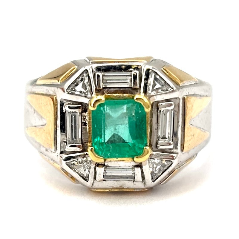 Men's chevalier masterpiece ring, squared, emerald, diamonds and gold; 8.55 gr.: Occasion!!!! A fabulous, enchanting and unobtainable piece of men's jewelry, geometric, extremely precious and with great character! Men's ring, chevalier band model, in 18 kt yellow and white gold, w