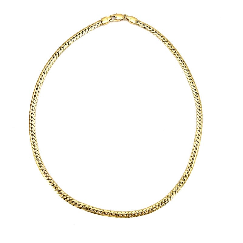 Yellow gold spike necklace, choker; 14.27 gr - 41.5 cm: A luminescent vintage so-called herringbone choker necklace, an all-purpose, flat-link, mirrored, 18 kt yellow gold, always sought-after and absolutely like new! Our company's certification is availab