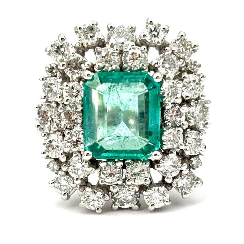 Emerald and diamond firework ring, gold; 7.38 gr.: An explosive and hyper precious dream! Masterpiece firework ring in 18 kt white gold with beautiful central emerald-cut emerald and an explosion of white brilliants. An impressive composition from WOW