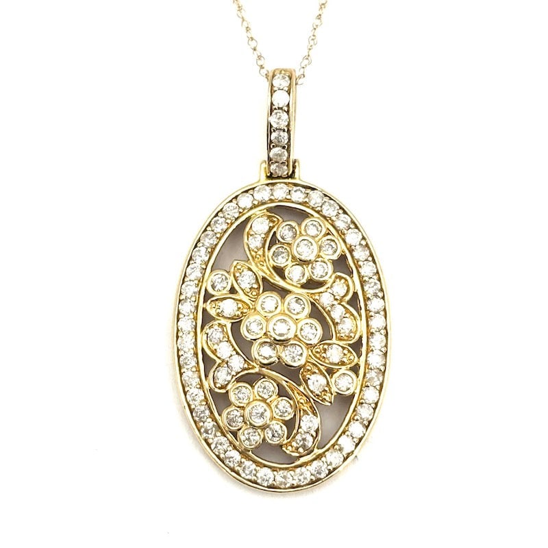 Oval pendant brilliants and yellow gold; 7.05 gr.: Fabulous 14 kt yellow gold pendant, with brilliants mounted on sublime diamond-framed floral design. A vintage style that becomes a real diamond picture, most sophisticated! Chain included. Our compan