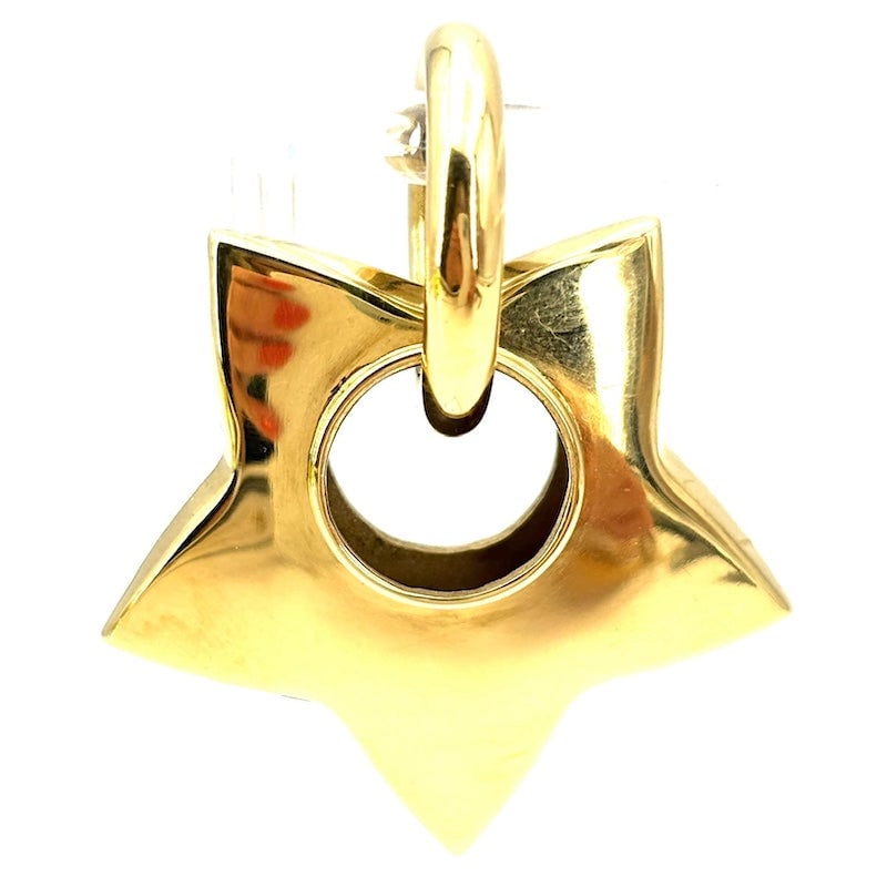 18 kt yellow gold maxi star pendant; 10.57 gr.: Grand star pendant all in 18 kt yellow gold! The emblem of light, with circular maxi billiarina for a versatile and glamorous piece of jewelry! Our company's certification is available for free, upon 