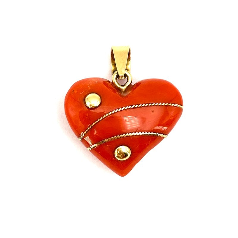 Coral and yellow gold heart pendant; 4.90 gr.: Gorgeous heart pendant made of natural coral and 18 kt yellow gold. A romantic, intense and bright touch of class and vitality! Our company's certification is available for free, upon request. If you 