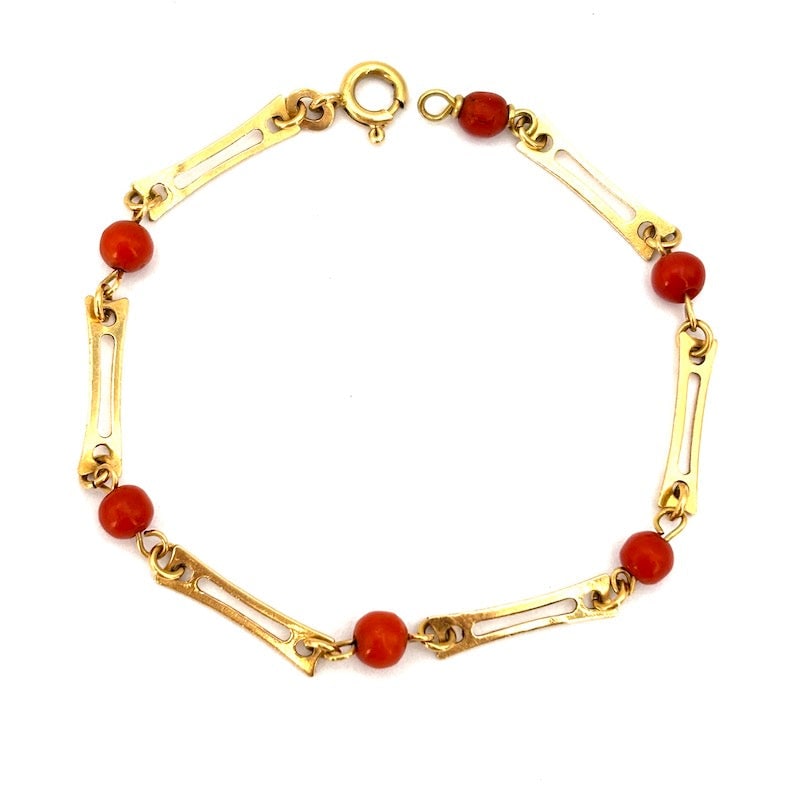 Vintage coral and gold bracelet; 3.1 gr - 15.5 cm: An exquisite vintage bracelet with mounted coral microbeads alternating with 18 kt yellow gold elements. A touch of old money style, even baby! Our company's certification is available for free, upon