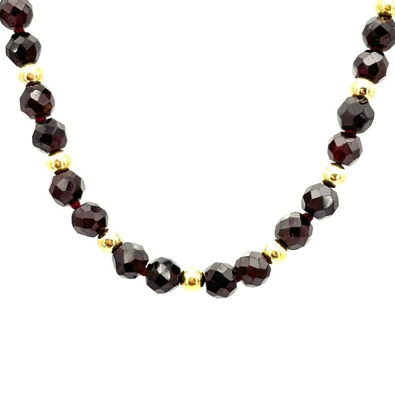 Vintage garnet and gold boulle necklace; 64.53 gr, 56 cm: Charismatic and distinctive necklace of faceted vintage garnet boulle interspersed with 6 mm 18 kt yellow gold boulle spacers! 10 mm 18 kt yellow gold ball clasp. Very bargain! Our company's certifica